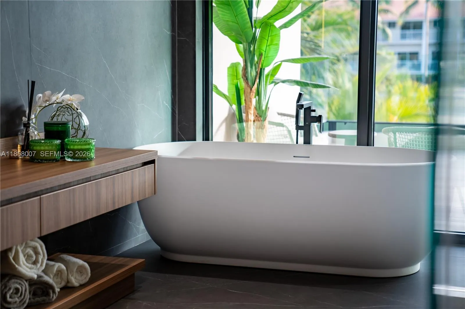 493 Holiday Dr, Hallandale Beach, Florida 33009, Hallandale Beach, Florida 33009, 6 Bedrooms Bedrooms, ,6 BathroomsBathrooms,Residential,For Sale,493 Holiday Dr, Hallandale Beach, Florida 33009,A11858007