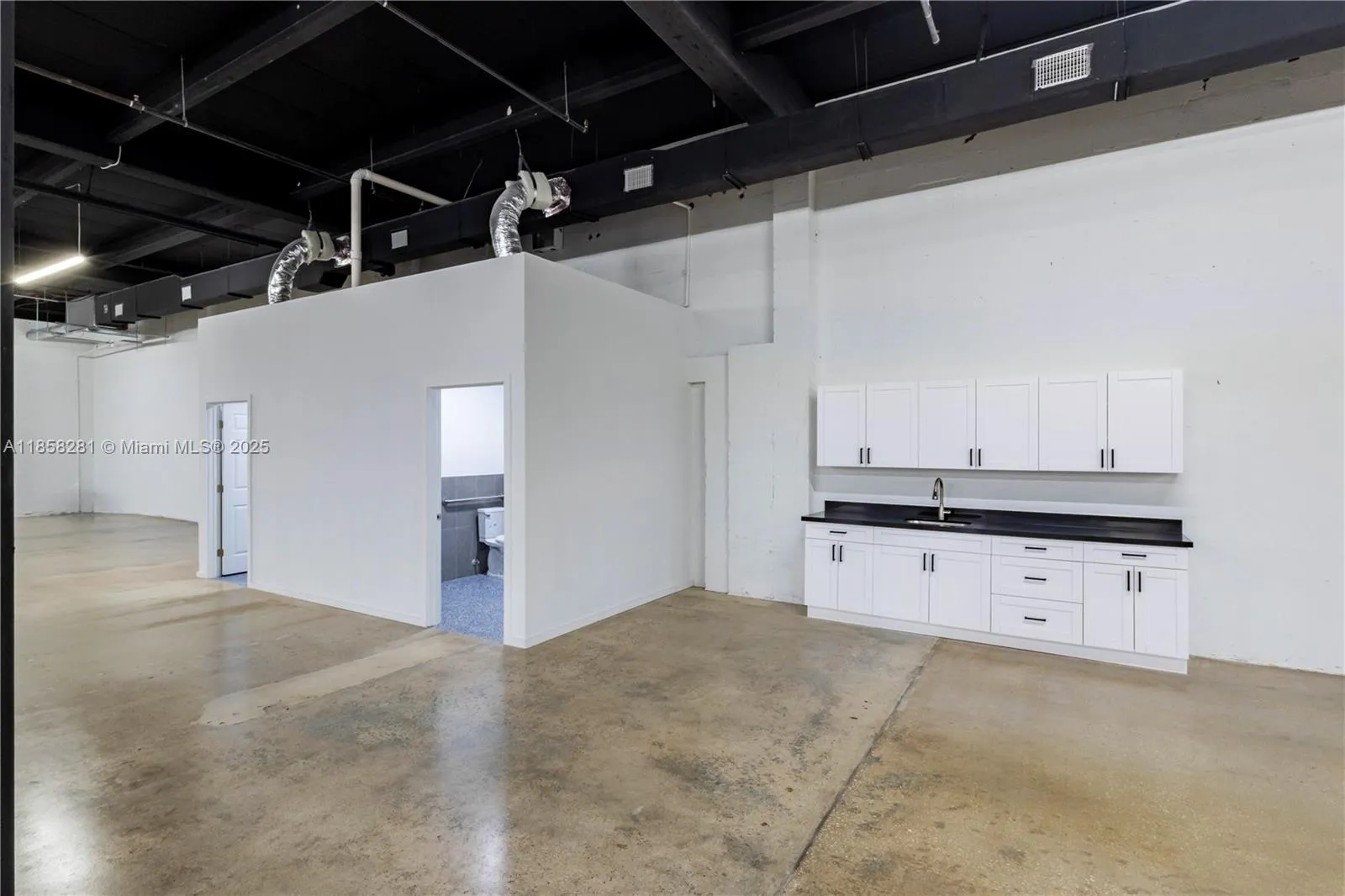 6890 Ne 4th Ct, Miami, Florida 33138, Miami, Florida 33138, ,Commercial Lease,For Rent,6890 Ne 4th Ct, Miami, Florida 33138,A11858281