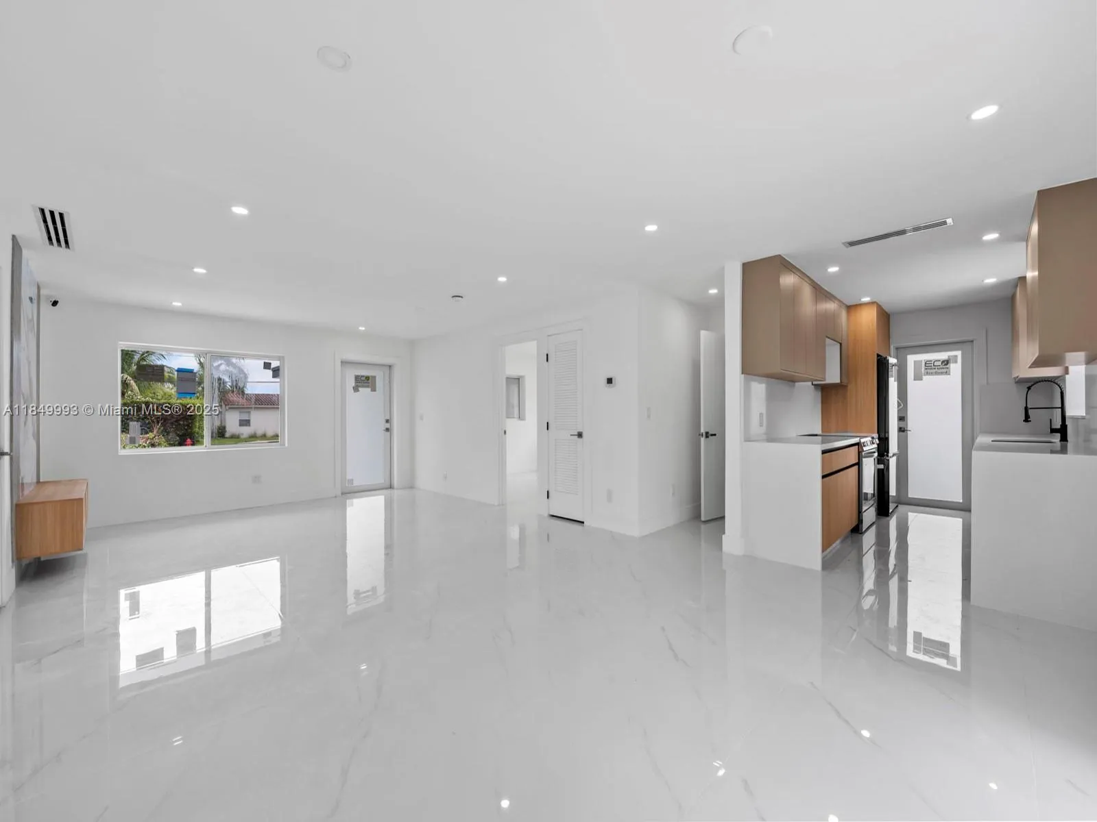 1007 Citrus Isle, Fort Lauderdale, Florida 33315, Fort Lauderdale, Florida 33315, ,Residential Income,For Sale,1007 Citrus Isle, Fort Lauderdale, Florida 33315,A11849993