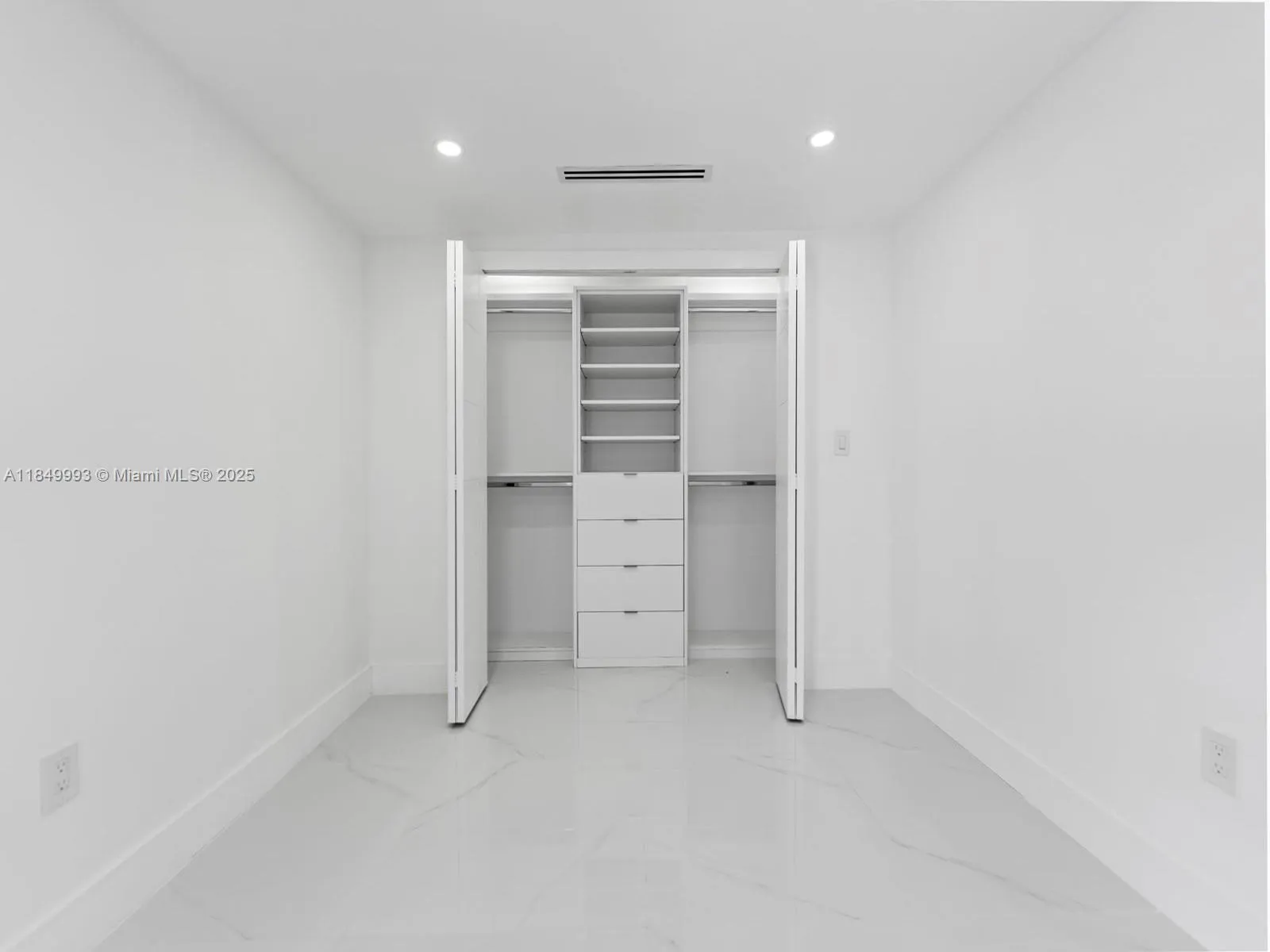 1007 Citrus Isle, Fort Lauderdale, Florida 33315, Fort Lauderdale, Florida 33315, ,Residential Income,For Sale,1007 Citrus Isle, Fort Lauderdale, Florida 33315,A11849993