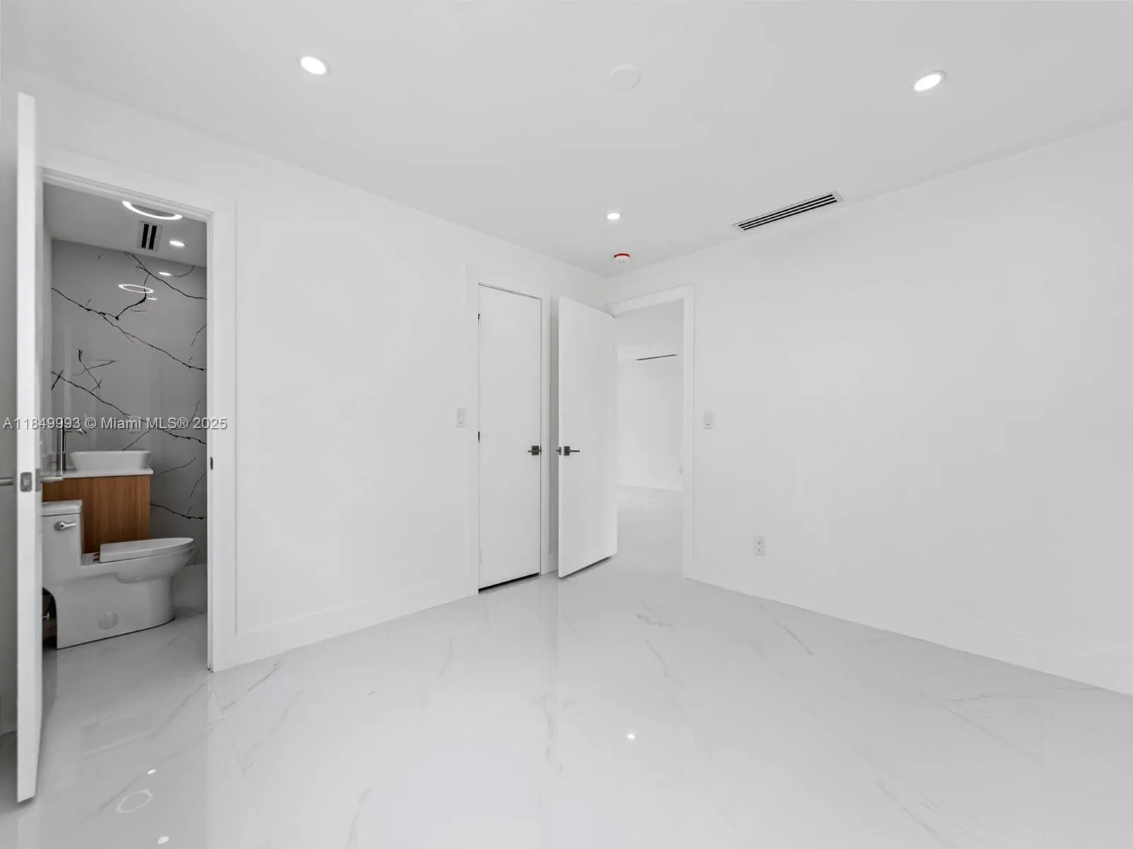 1007 Citrus Isle, Fort Lauderdale, Florida 33315, Fort Lauderdale, Florida 33315, ,Residential Income,For Sale,1007 Citrus Isle, Fort Lauderdale, Florida 33315,A11849993