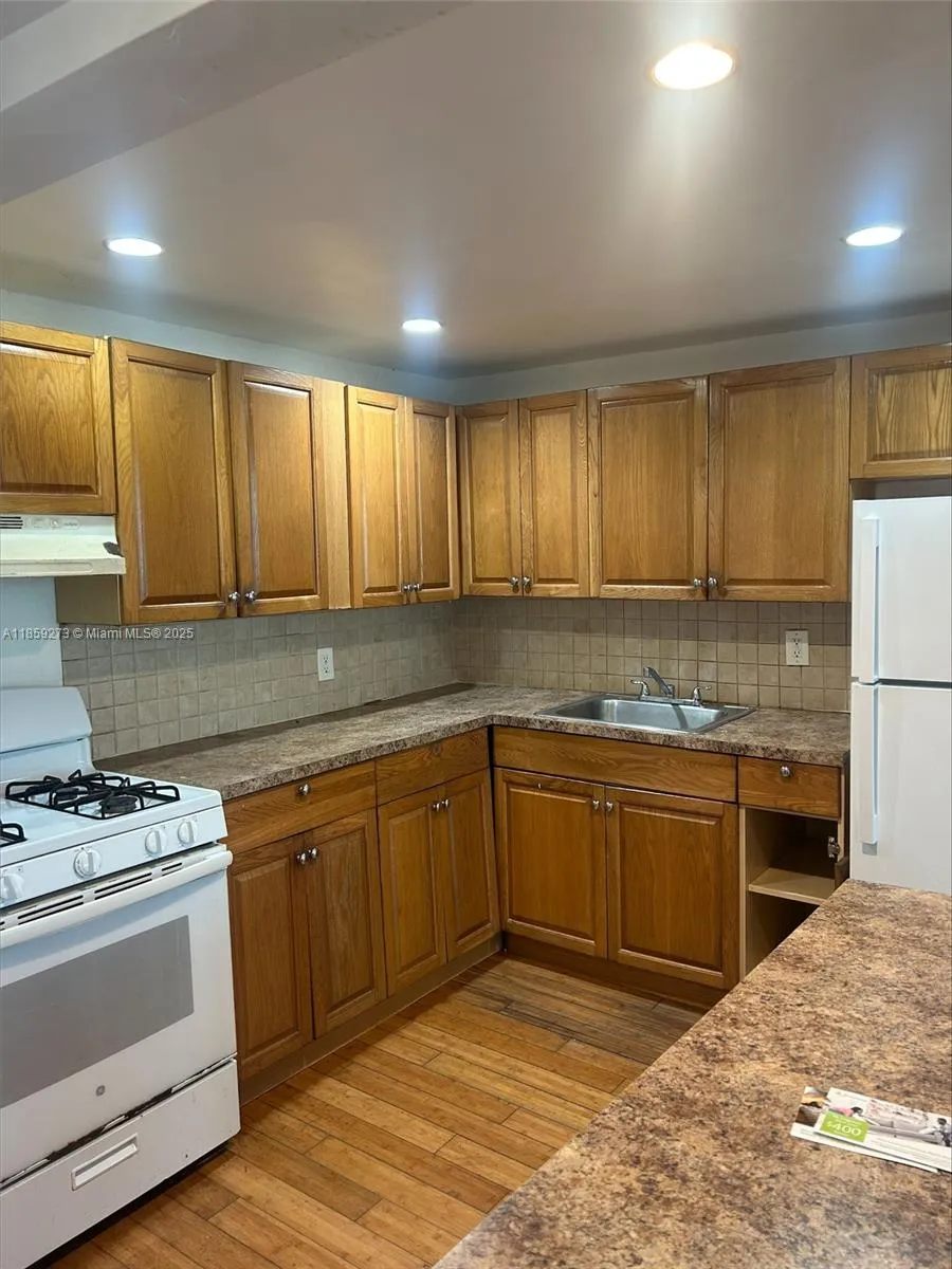 2175 Ne 170th St 202, North Miami Beach, Florida 3, North Miami Beach, Florida 33162, 1 Bedroom Bedrooms, ,1 BathroomBathrooms,Residential Lease,For Rent,2175 Ne 170th St 202, North Miami Beach, Florida 3,A11859273