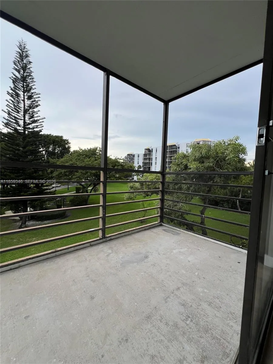 20500 W Country Club Dr 308, Aventura, Florida 331, Aventura, Florida 33180, 2 Bedrooms Bedrooms, 1 Room Rooms,2 BathroomsBathrooms,Residential,For Sale,20500 W Country Club Dr 308, Aventura, Florida 331,A11859346