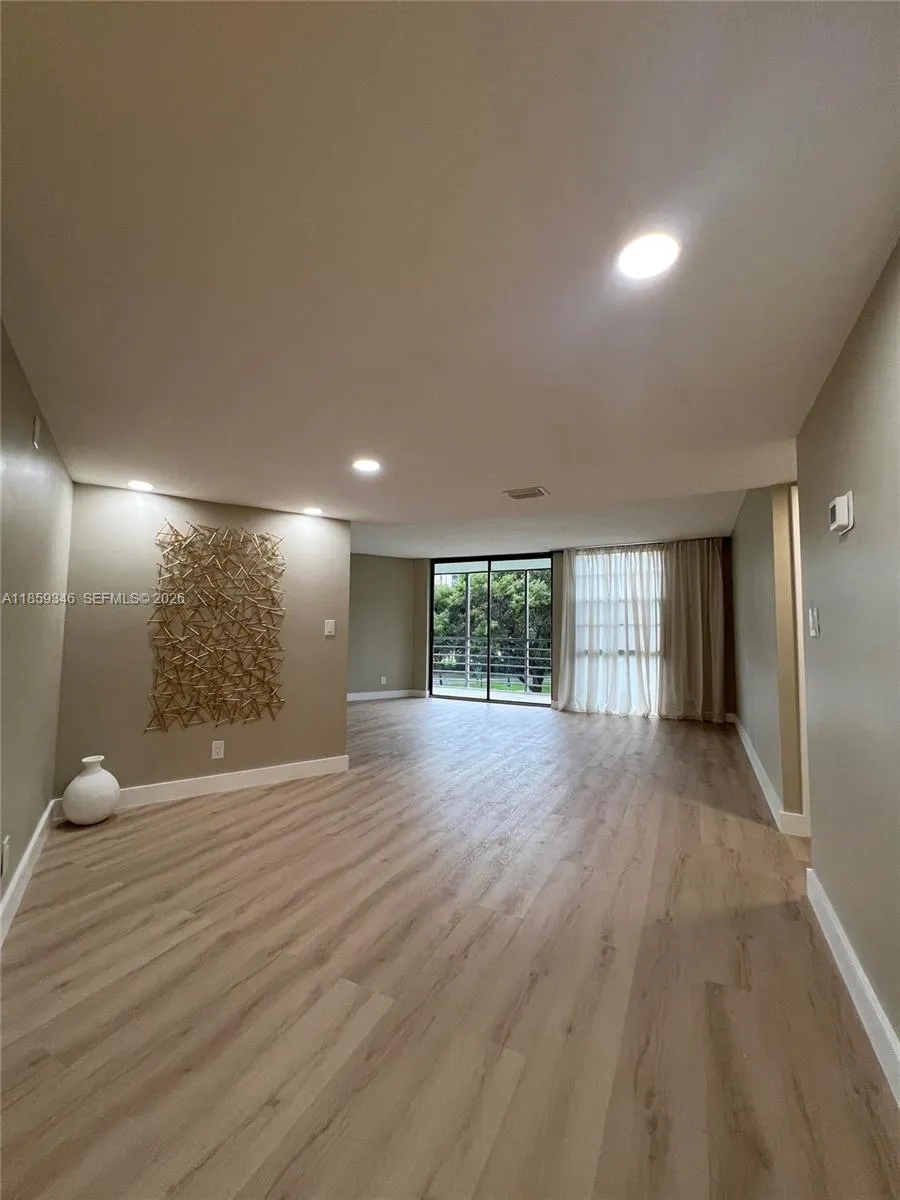 20500 W Country Club Dr 308, Aventura, Florida 331, Aventura, Florida 33180, 2 Bedrooms Bedrooms, 1 Room Rooms,2 BathroomsBathrooms,Residential,For Sale,20500 W Country Club Dr 308, Aventura, Florida 331,A11859346
