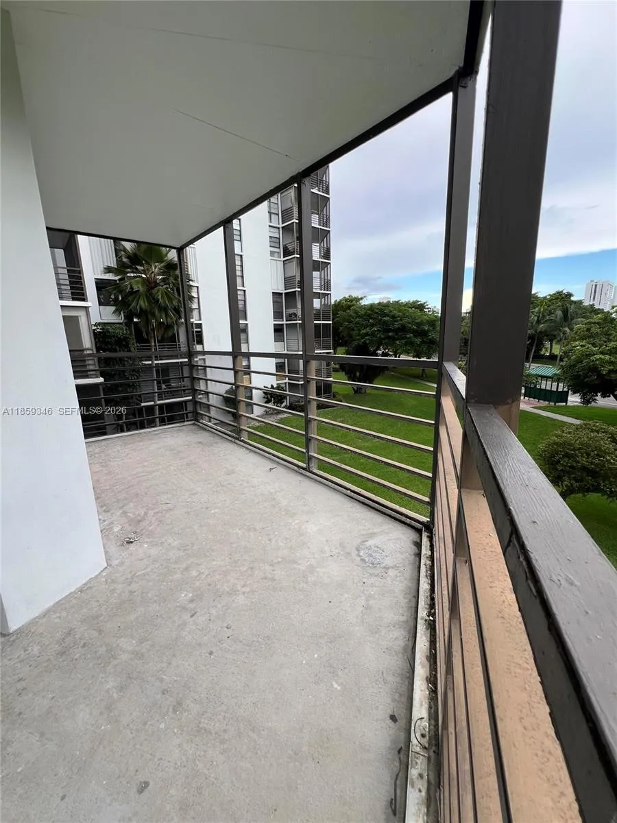 20500 W Country Club Dr 308, Aventura, Florida 331, Aventura, Florida 33180, 2 Bedrooms Bedrooms, 1 Room Rooms,2 BathroomsBathrooms,Residential,For Sale,20500 W Country Club Dr 308, Aventura, Florida 331,A11859346