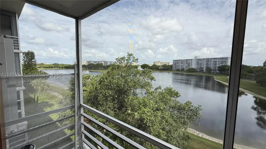 2671 S Course Dr 403, Pompano Beach, Florida 33069