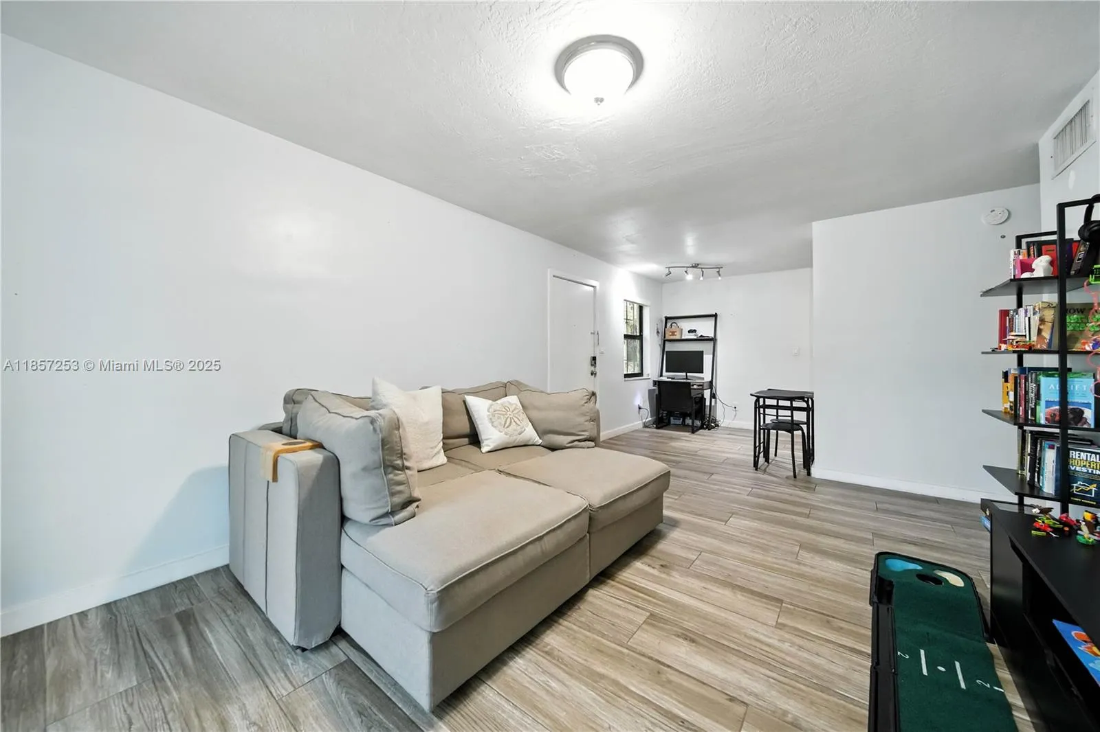 8701 Sw 141st St B1, Palmetto Bay, Florida 33176, Palmetto Bay, Florida 33176, 1 Bedroom Bedrooms, ,1 BathroomBathrooms,Residential,For Sale,8701 Sw 141st St B1, Palmetto Bay, Florida 33176,A11857253