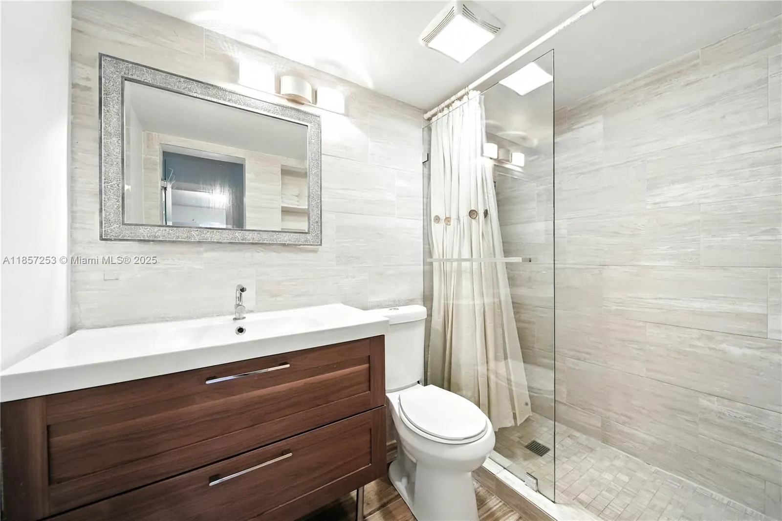 8701 Sw 141st St B1, Palmetto Bay, Florida 33176, Palmetto Bay, Florida 33176, 1 Bedroom Bedrooms, ,1 BathroomBathrooms,Residential,For Sale,8701 Sw 141st St B1, Palmetto Bay, Florida 33176,A11857253