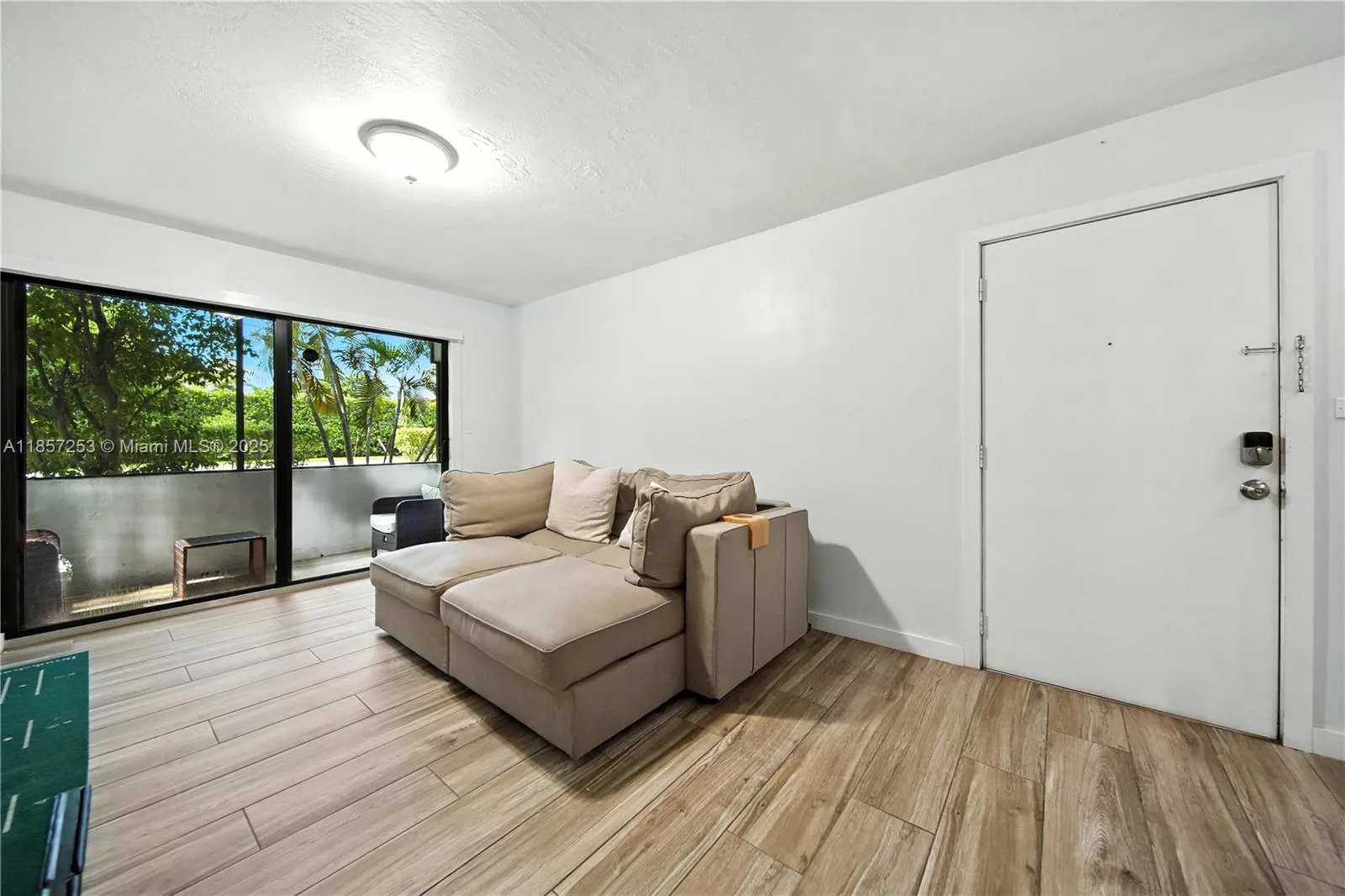 8701 Sw 141st St B1, Palmetto Bay, Florida 33176, Palmetto Bay, Florida 33176, 1 Bedroom Bedrooms, ,1 BathroomBathrooms,Residential,For Sale,8701 Sw 141st St B1, Palmetto Bay, Florida 33176,A11857253