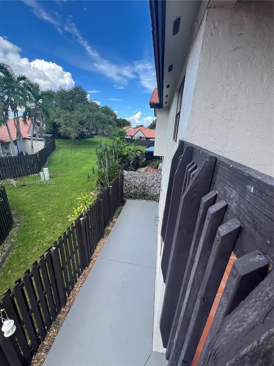 Miami, Florida 33185, 2 Bedrooms Bedrooms, ,3 BathroomsBathrooms,Residential,For Sale,A11859859