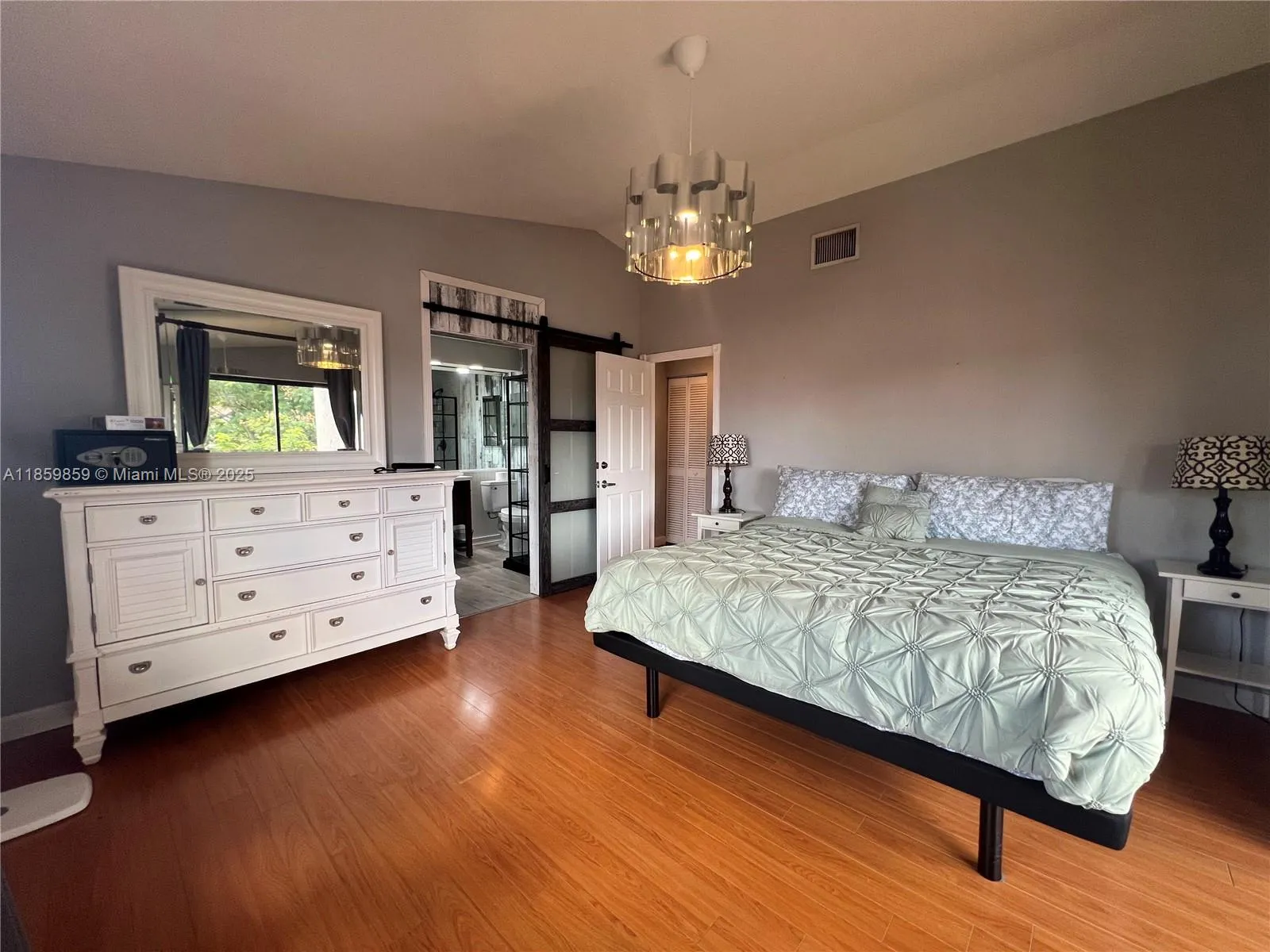 Miami, Florida 33185, 2 Bedrooms Bedrooms, ,3 BathroomsBathrooms,Residential,For Sale,A11859859