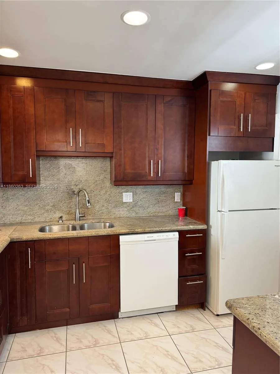 215 Se 3rd Ave 305a, Hallandale Beach, Florida 330, Hallandale Beach, Florida 33009, 2 Bedrooms Bedrooms, ,1 BathroomBathrooms,Residential Lease,For Rent,215 Se 3rd Ave 305a, Hallandale Beach, Florida 330,A11860263
