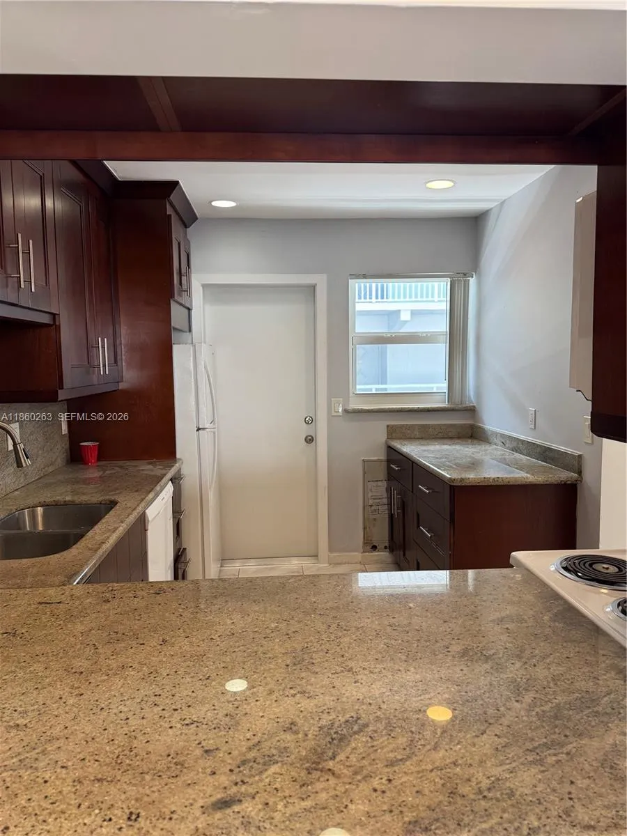 215 Se 3rd Ave 305a, Hallandale Beach, Florida 330, Hallandale Beach, Florida 33009, 2 Bedrooms Bedrooms, ,1 BathroomBathrooms,Residential Lease,For Rent,215 Se 3rd Ave 305a, Hallandale Beach, Florida 330,A11860263