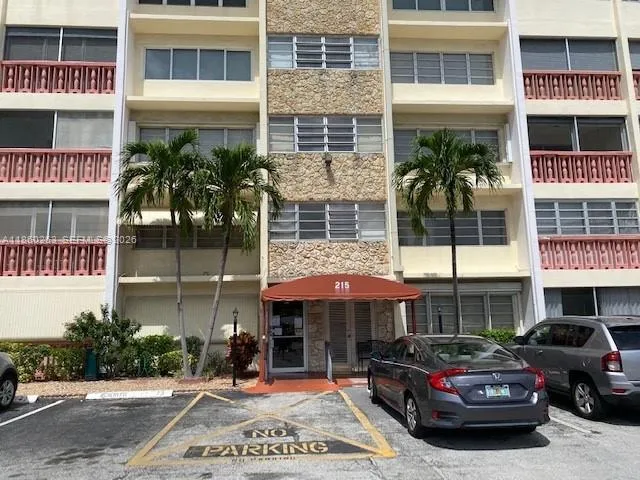 215 Se 3rd Ave 305a, Hallandale Beach, Florida 330, Hallandale Beach, Florida 33009, 2 Bedrooms Bedrooms, ,1 BathroomBathrooms,Residential Lease,For Rent,215 Se 3rd Ave 305a, Hallandale Beach, Florida 330,A11860263
