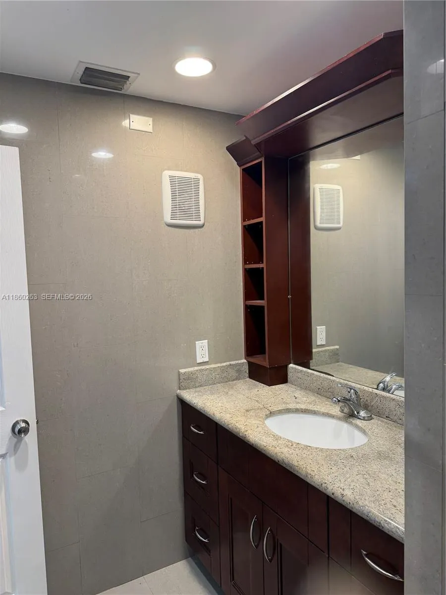 215 Se 3rd Ave 305a, Hallandale Beach, Florida 330, Hallandale Beach, Florida 33009, 2 Bedrooms Bedrooms, ,1 BathroomBathrooms,Residential Lease,For Rent,215 Se 3rd Ave 305a, Hallandale Beach, Florida 330,A11860263