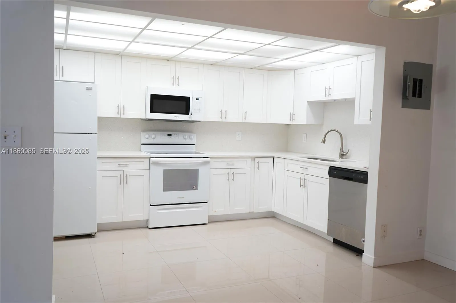 2800 S University Dr 2a, Davie, Florida 33328, Davie, Florida 33328, 3 Bedrooms Bedrooms, ,2 BathroomsBathrooms,Residential,For Sale,2800 S University Dr 2a, Davie, Florida 33328,A11860985