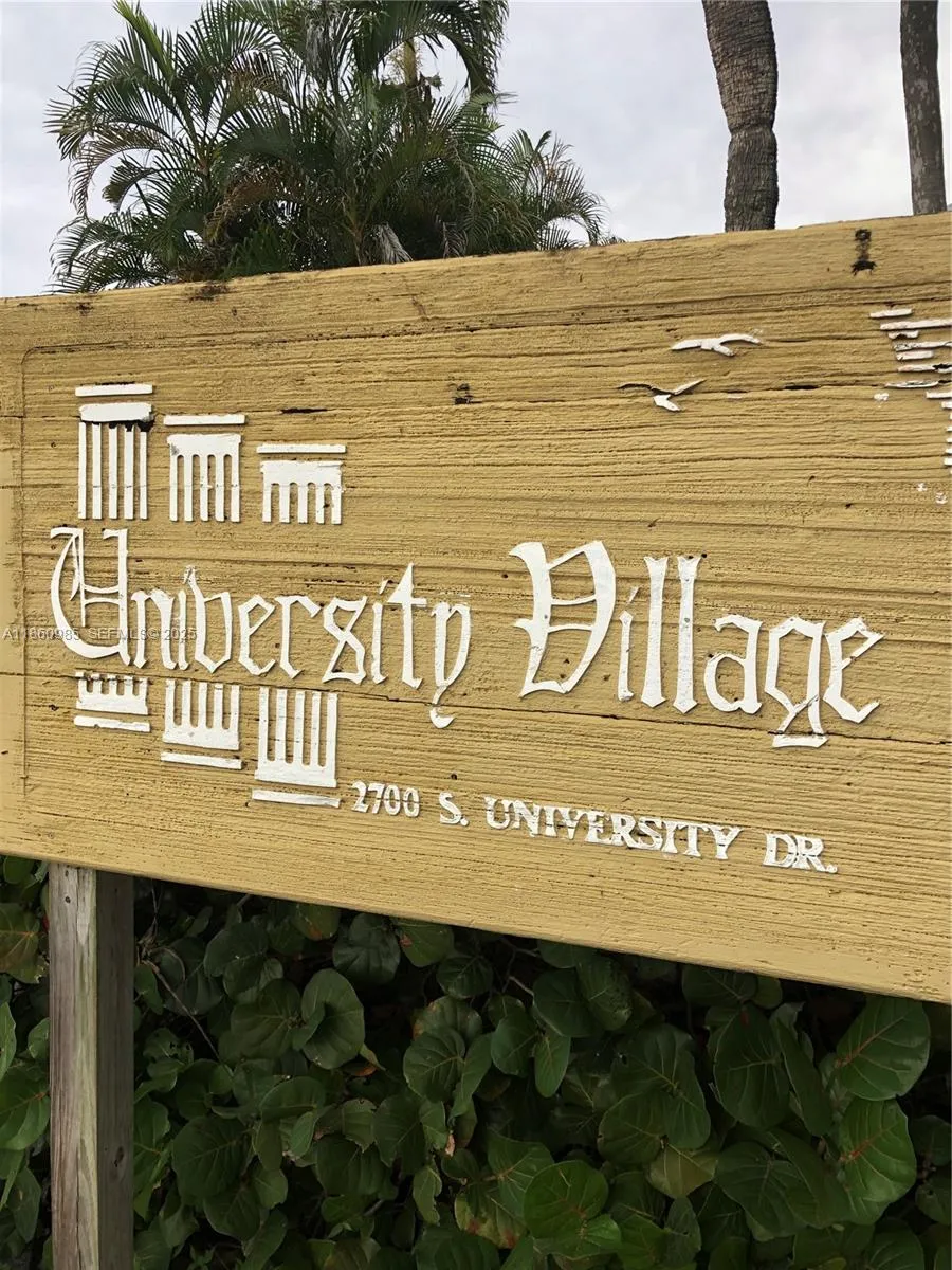 2800 S University Dr 2a, Davie, Florida 33328, Davie, Florida 33328, 3 Bedrooms Bedrooms, ,2 BathroomsBathrooms,Residential,For Sale,2800 S University Dr 2a, Davie, Florida 33328,A11860985