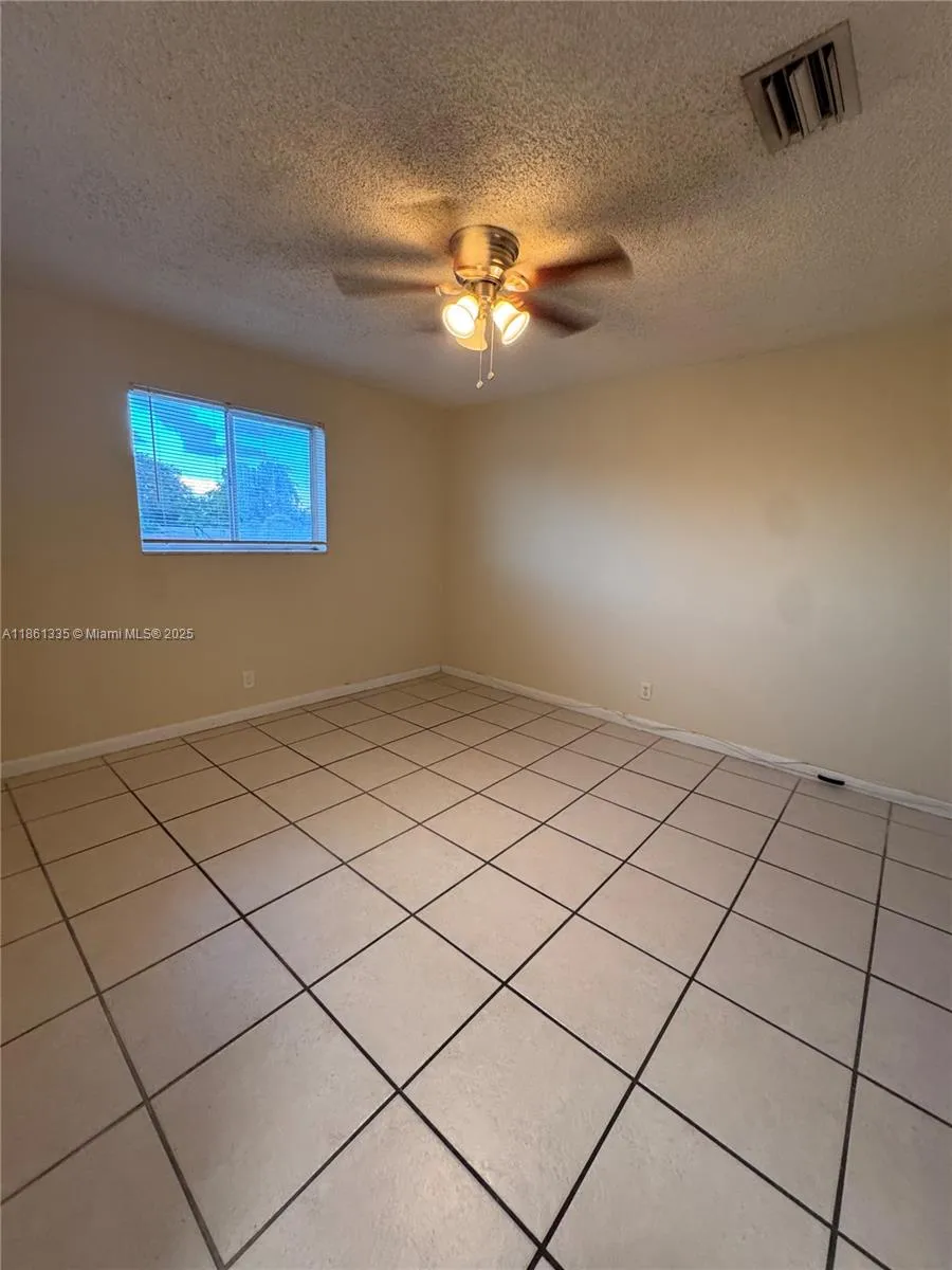2331 Adams St 12, Hollywood, Florida 33020, Hollywood, Florida 33020, 1 Bedroom Bedrooms, ,1 BathroomBathrooms,Residential Lease,For Rent,2331 Adams St 12, Hollywood, Florida 33020,A11861335