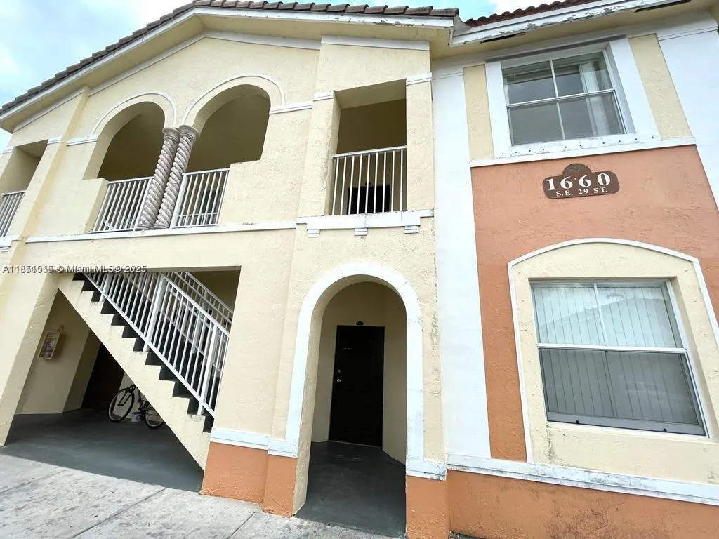 1660 Se 29th St 200, Homestead, Florida 33035, Homestead, Florida 33035, 3 Bedrooms Bedrooms, ,2 BathroomsBathrooms,Residential,For Sale,1660 Se 29th St 200, Homestead, Florida 33035,A11861516