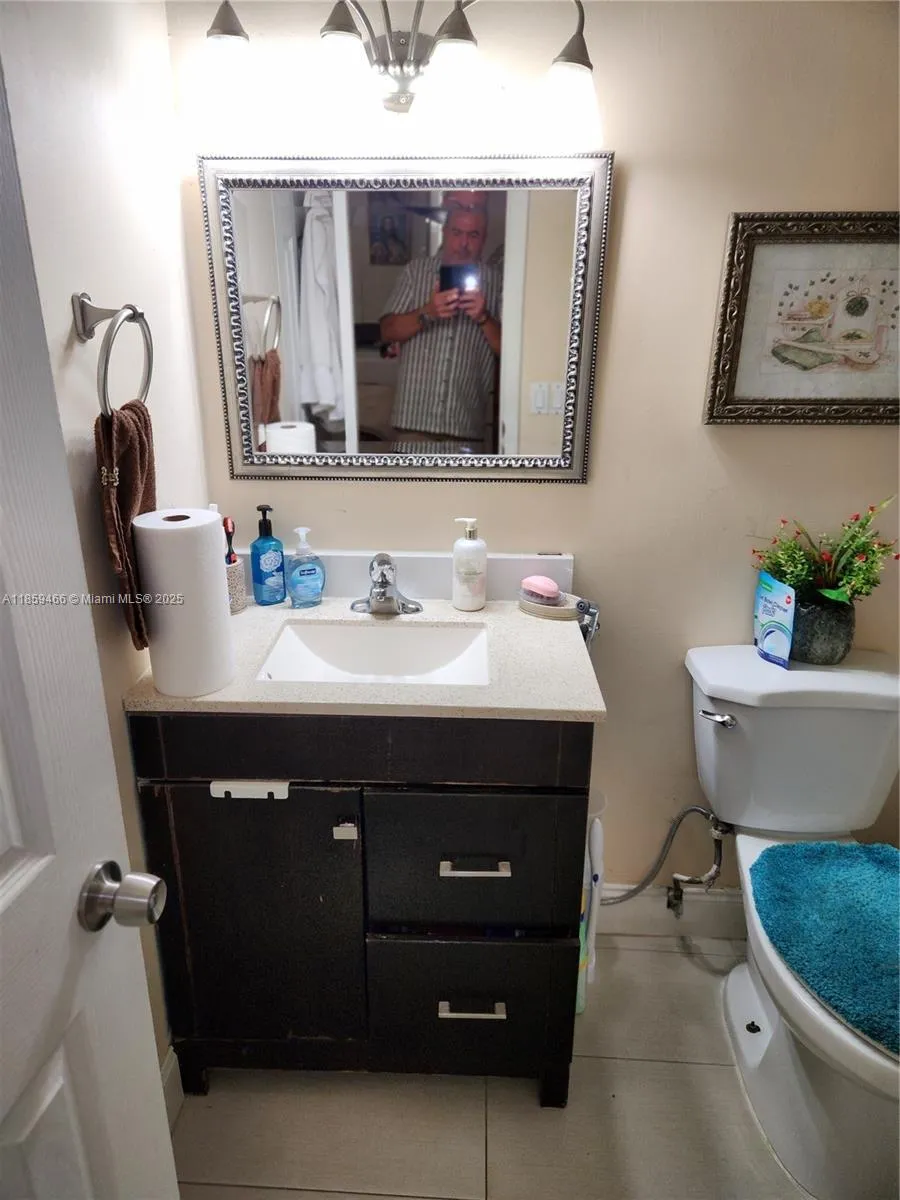 8360 Nw 8th St 6-2, Miami, Florida 33126, Miami, Florida 33126, 2 Bedrooms Bedrooms, ,2 BathroomsBathrooms,Residential,For Sale,8360 Nw 8th St 6-2, Miami, Florida 33126,A11859466