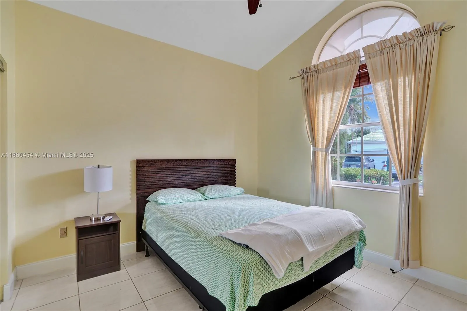 1485 W Lacosta Dr W, Pembroke Pines, Florida 33027, Pembroke Pines, Florida 33027, 4 Bedrooms Bedrooms, ,2 BathroomsBathrooms,Residential,For Sale,1485 W Lacosta Dr W, Pembroke Pines, Florida 33027,A11860454