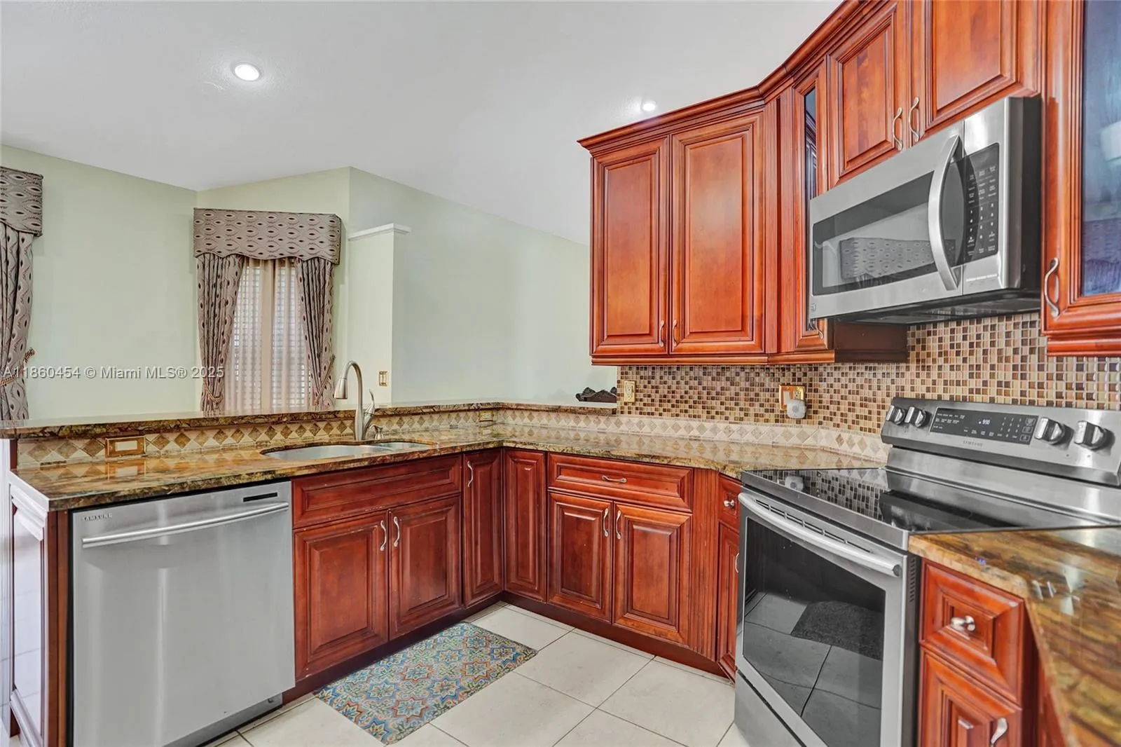 1485 W Lacosta Dr W, Pembroke Pines, Florida 33027, Pembroke Pines, Florida 33027, 4 Bedrooms Bedrooms, ,2 BathroomsBathrooms,Residential,For Sale,1485 W Lacosta Dr W, Pembroke Pines, Florida 33027,A11860454