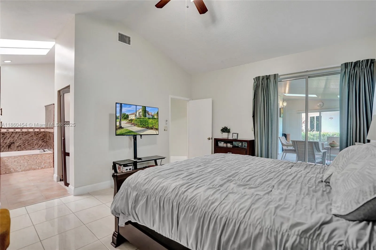 1485 W Lacosta Dr W, Pembroke Pines, Florida 33027, Pembroke Pines, Florida 33027, 4 Bedrooms Bedrooms, ,2 BathroomsBathrooms,Residential,For Sale,1485 W Lacosta Dr W, Pembroke Pines, Florida 33027,A11860454