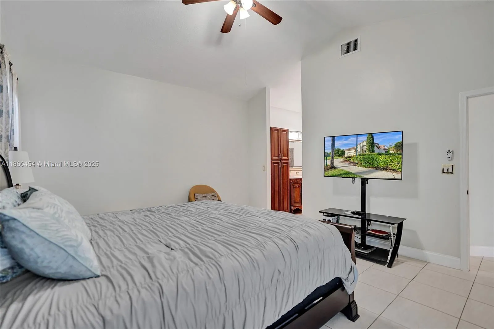 1485 W Lacosta Dr W, Pembroke Pines, Florida 33027, Pembroke Pines, Florida 33027, 4 Bedrooms Bedrooms, ,2 BathroomsBathrooms,Residential,For Sale,1485 W Lacosta Dr W, Pembroke Pines, Florida 33027,A11860454