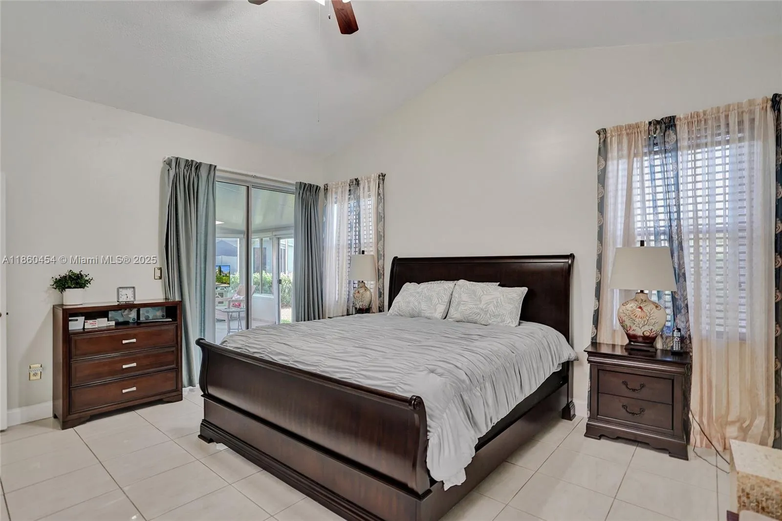 1485 W Lacosta Dr W, Pembroke Pines, Florida 33027, Pembroke Pines, Florida 33027, 4 Bedrooms Bedrooms, ,2 BathroomsBathrooms,Residential,For Sale,1485 W Lacosta Dr W, Pembroke Pines, Florida 33027,A11860454