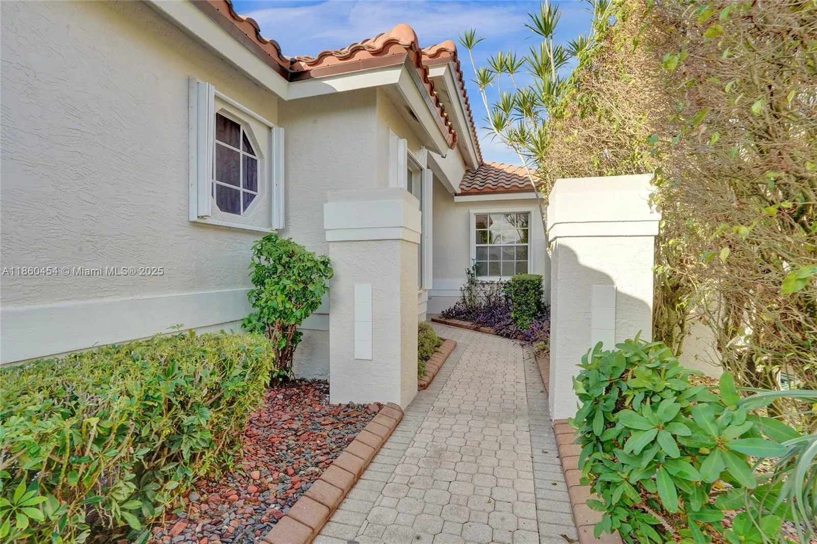 1485 W Lacosta Dr W, Pembroke Pines, Florida 33027, Pembroke Pines, Florida 33027, 4 Bedrooms Bedrooms, ,2 BathroomsBathrooms,Residential,For Sale,1485 W Lacosta Dr W, Pembroke Pines, Florida 33027,A11860454