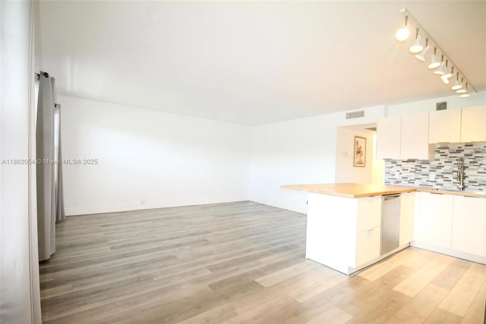 301 Sw 135th Ave 113c, Pembroke Pines, Florida 330, Pembroke Pines, Florida 33027, 2 Bedrooms Bedrooms, ,1 BathroomBathrooms,Residential,For Sale,301 Sw 135th Ave 113c, Pembroke Pines, Florida 330,A11862054