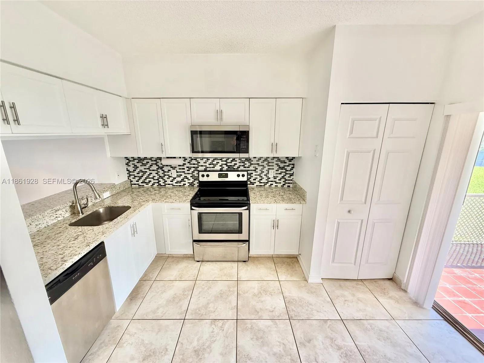 70 Whitehead Cir 70, Weston, Florida 33326, Weston, Florida 33326, 2 Bedrooms Bedrooms, ,2 BathroomsBathrooms,Residential Lease,For Rent,70 Whitehead Cir 70, Weston, Florida 33326,A11861928