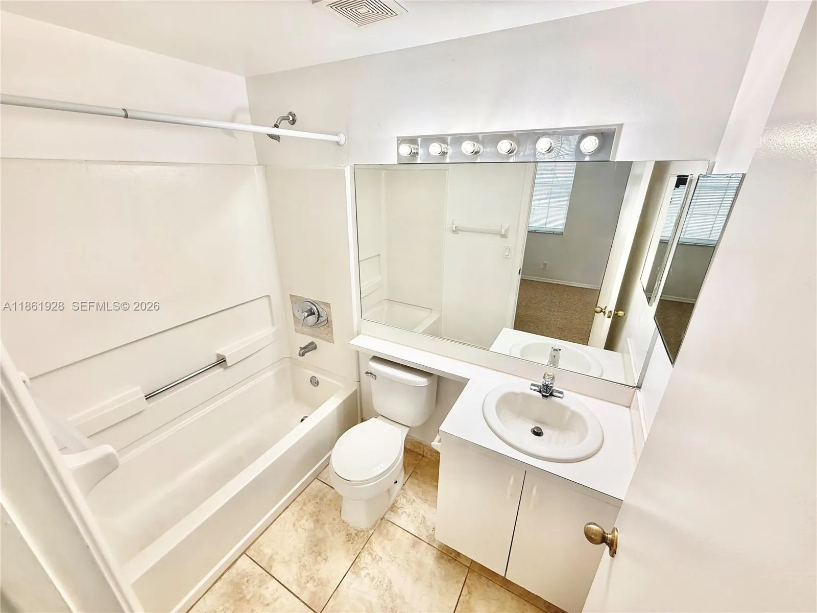 70 Whitehead Cir 70, Weston, Florida 33326, Weston, Florida 33326, 2 Bedrooms Bedrooms, ,2 BathroomsBathrooms,Residential Lease,For Rent,70 Whitehead Cir 70, Weston, Florida 33326,A11861928