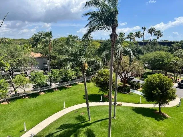 10 Edgewater Dr 4h, Coral Gables, Florida 33133, Coral Gables, Florida 33133, 2 Bedrooms Bedrooms, ,3 BathroomsBathrooms,Residential,For Sale,10 Edgewater Dr 4h, Coral Gables, Florida 33133,A11860116