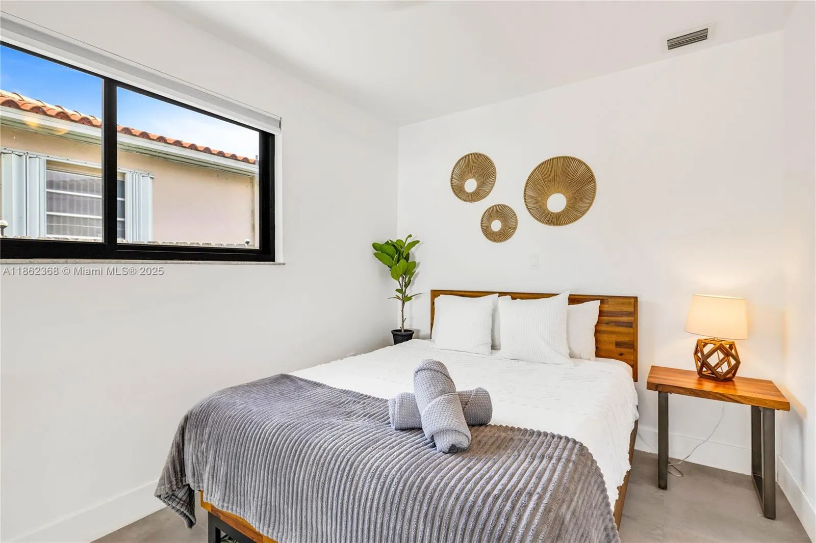 341 Sw 21st Rd, Miami, Florida 33129, Miami, Florida 33129, 3 Bedrooms Bedrooms, ,3 BathroomsBathrooms,Residential Lease,For Rent,341 Sw 21st Rd, Miami, Florida 33129,A11862368