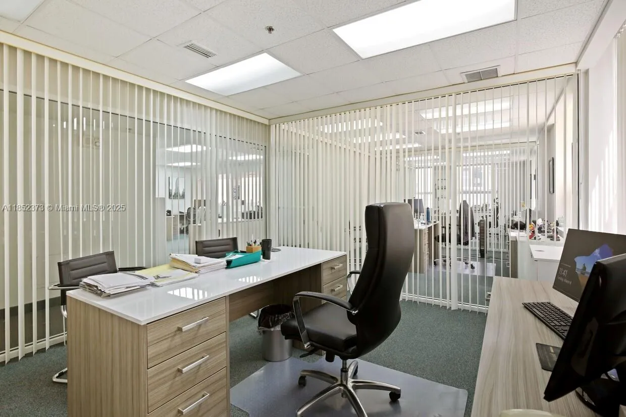 168 Se 1st St 9, Miami, Florida 33131, Miami, Florida 33131, ,Commercial Lease,For Rent,168 Se 1st St 9, Miami, Florida 33131,A11852373