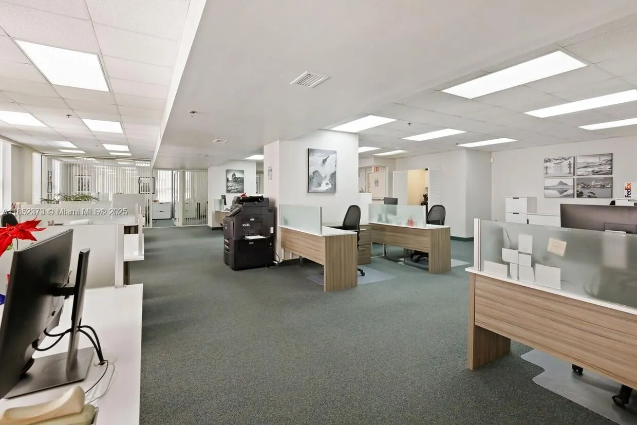 168 Se 1st St 9, Miami, Florida 33131, Miami, Florida 33131, ,Commercial Lease,For Rent,168 Se 1st St 9, Miami, Florida 33131,A11852373