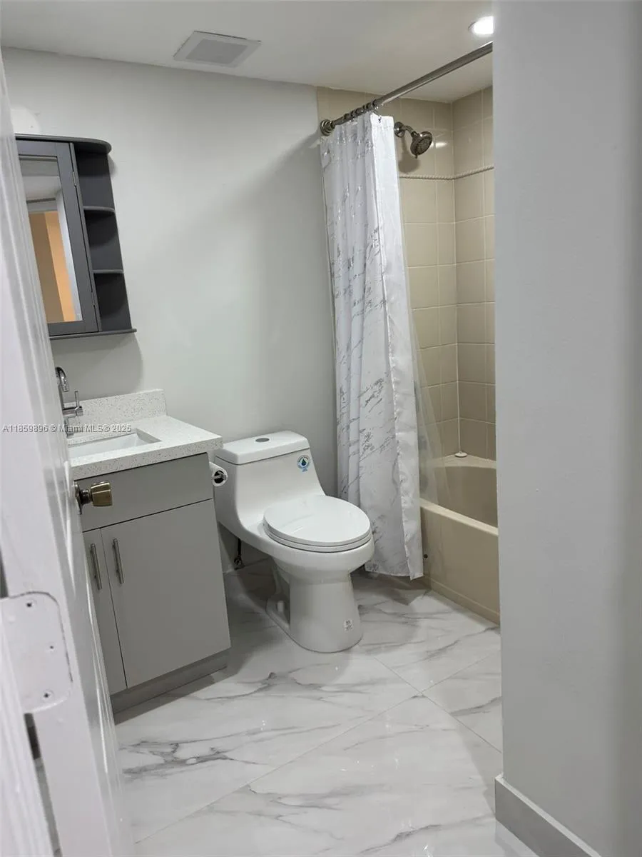 Pembroke Pines, Florida 33024, 2 Bedrooms Bedrooms, ,2 BathroomsBathrooms,Residential Lease,For Rent,A11859896