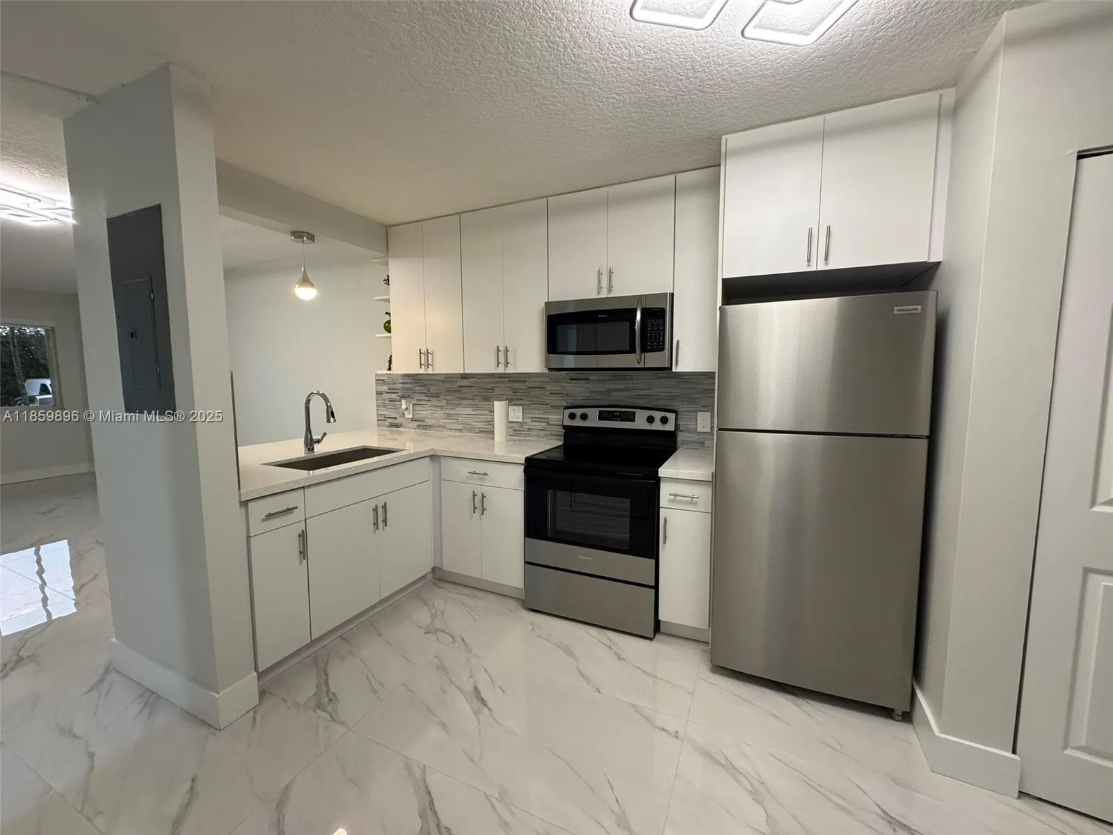 Pembroke Pines, Florida 33024, 2 Bedrooms Bedrooms, ,2 BathroomsBathrooms,Residential Lease,For Rent,A11859896