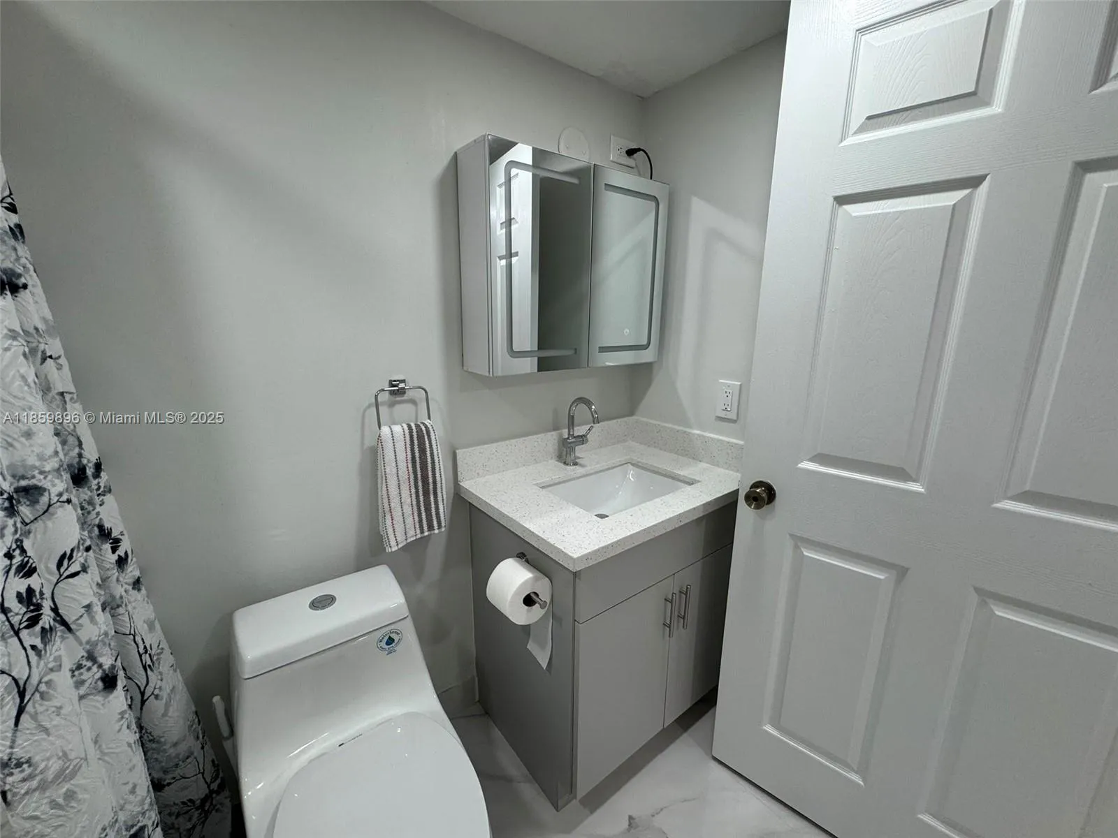 Pembroke Pines, Florida 33024, 2 Bedrooms Bedrooms, ,2 BathroomsBathrooms,Residential Lease,For Rent,A11859896