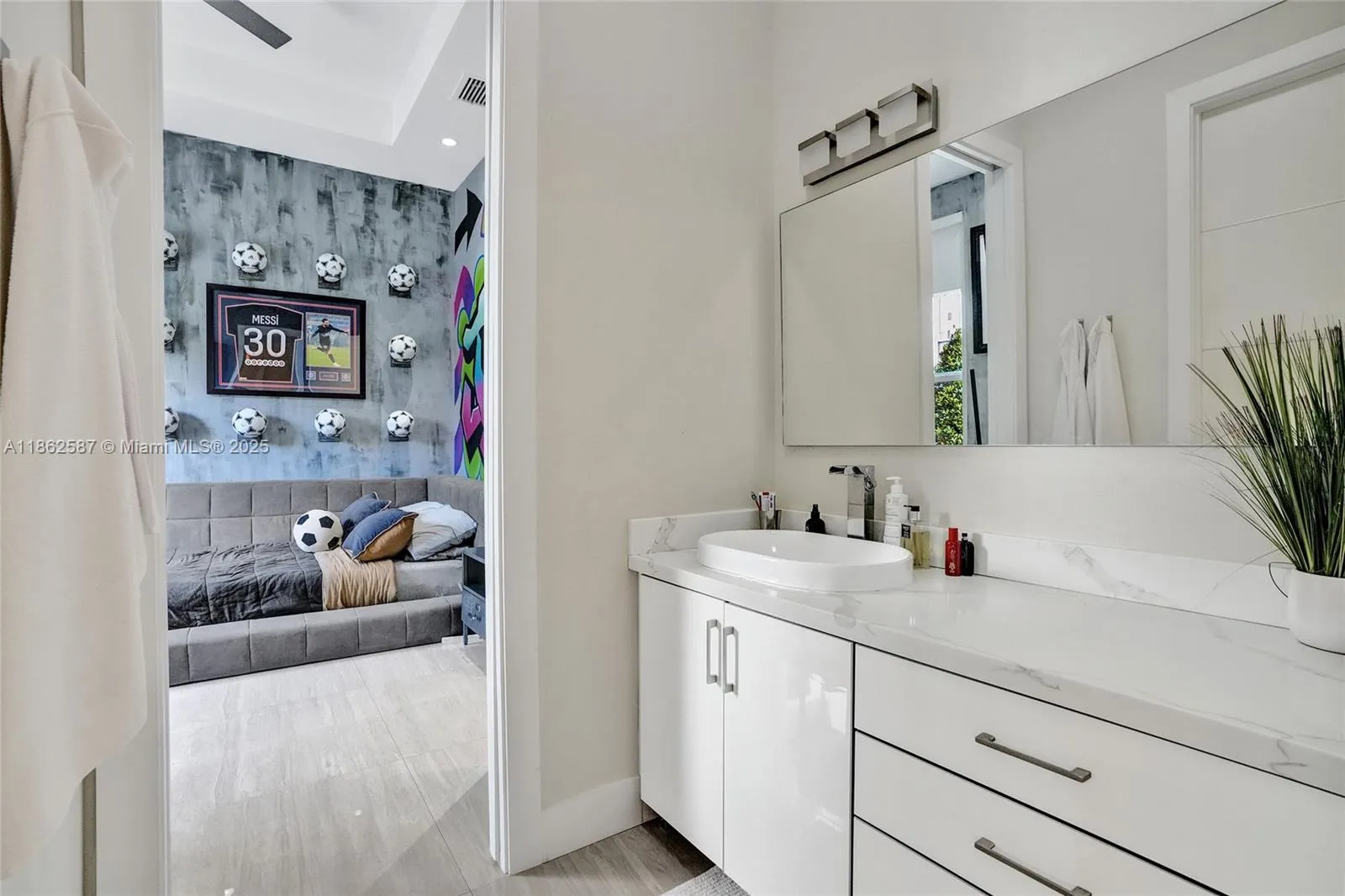 411 Nw 125th Ave, Miami, Florida 33182, Miami, Florida 33182, 6 Bedrooms Bedrooms, ,4 BathroomsBathrooms,Residential,For Sale,411 Nw 125th Ave, Miami, Florida 33182,A11862587