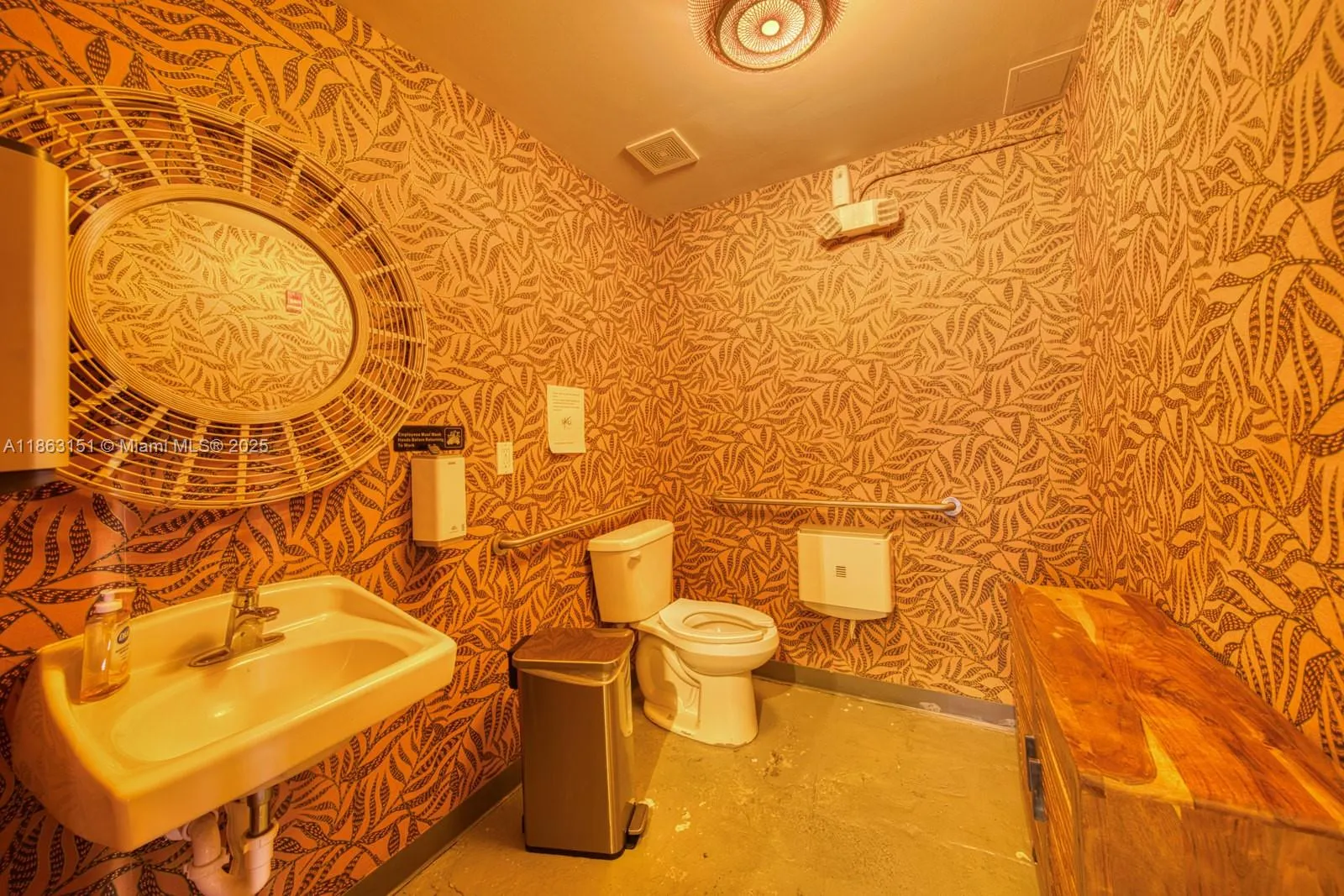 Restaurant For Sale Between Wynwood & Edgewate, Miami, Florida 33132, ,Business Opportunity,For Sale,Restaurant For Sale Between Wynwood & Edgewate,A11863151