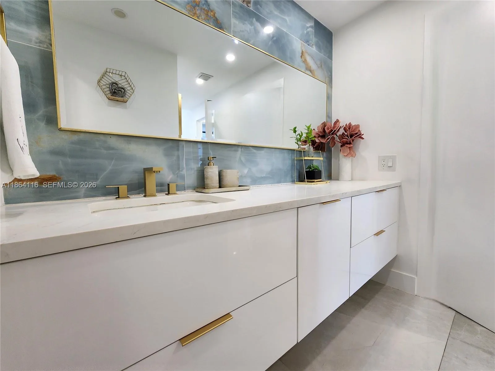 3505 S Ocean Dr 1502, Hollywood, Florida 33019, Hollywood, Florida 33019, 2 Bedrooms Bedrooms, ,2 BathroomsBathrooms,Residential,For Sale,3505 S Ocean Dr 1502, Hollywood, Florida 33019,A11864116