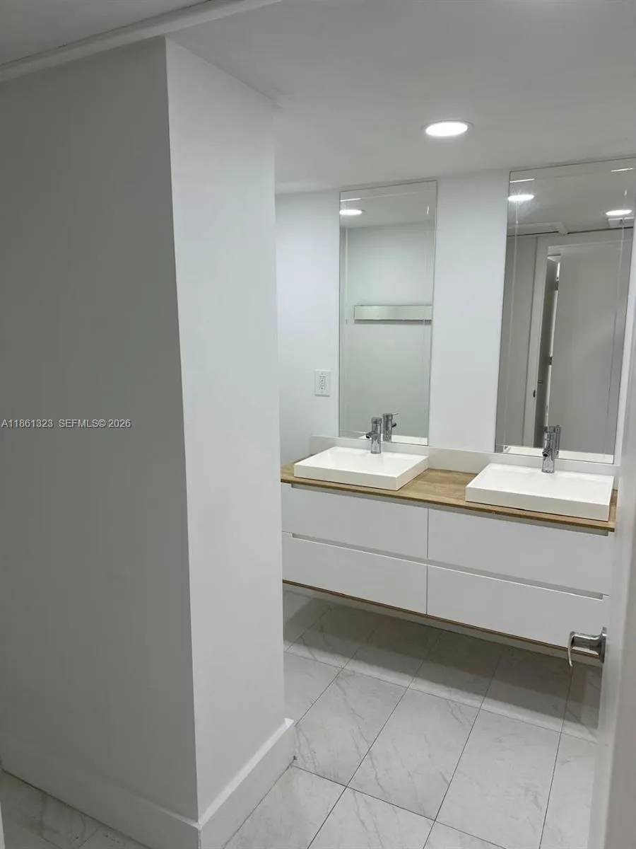 5600 Collins Ave 11w, Miami Beach, Florida 33140, Miami Beach, Florida 33140, 2 Bedrooms Bedrooms, ,2 BathroomsBathrooms,Residential,For Sale,5600 Collins Ave 11w, Miami Beach, Florida 33140,A11861323
