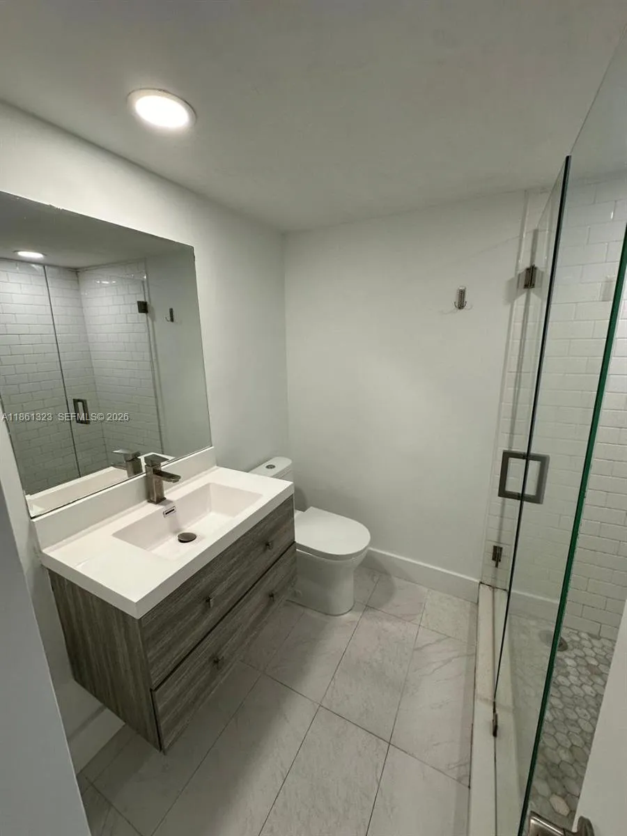 5600 Collins Ave 11w, Miami Beach, Florida 33140, Miami Beach, Florida 33140, 2 Bedrooms Bedrooms, ,2 BathroomsBathrooms,Residential,For Sale,5600 Collins Ave 11w, Miami Beach, Florida 33140,A11861323