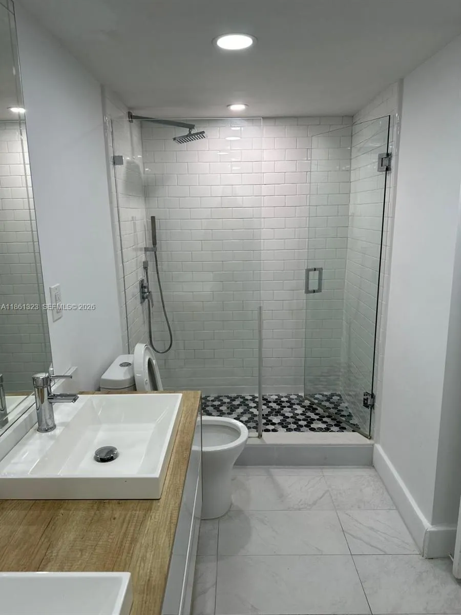 5600 Collins Ave 11w, Miami Beach, Florida 33140, Miami Beach, Florida 33140, 2 Bedrooms Bedrooms, ,2 BathroomsBathrooms,Residential,For Sale,5600 Collins Ave 11w, Miami Beach, Florida 33140,A11861323