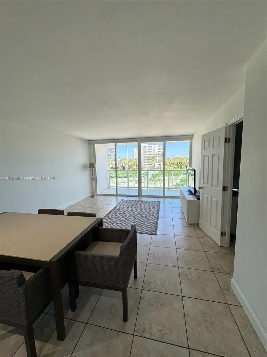 100 Bayview Dr 309, Sunny Isles Beach, Florida 331, Sunny Isles Beach, Florida 33160, 1 Bedroom Bedrooms, ,1 BathroomBathrooms,Residential,For Sale,100 Bayview Dr 309, Sunny Isles Beach, Florida 331,A11856196
