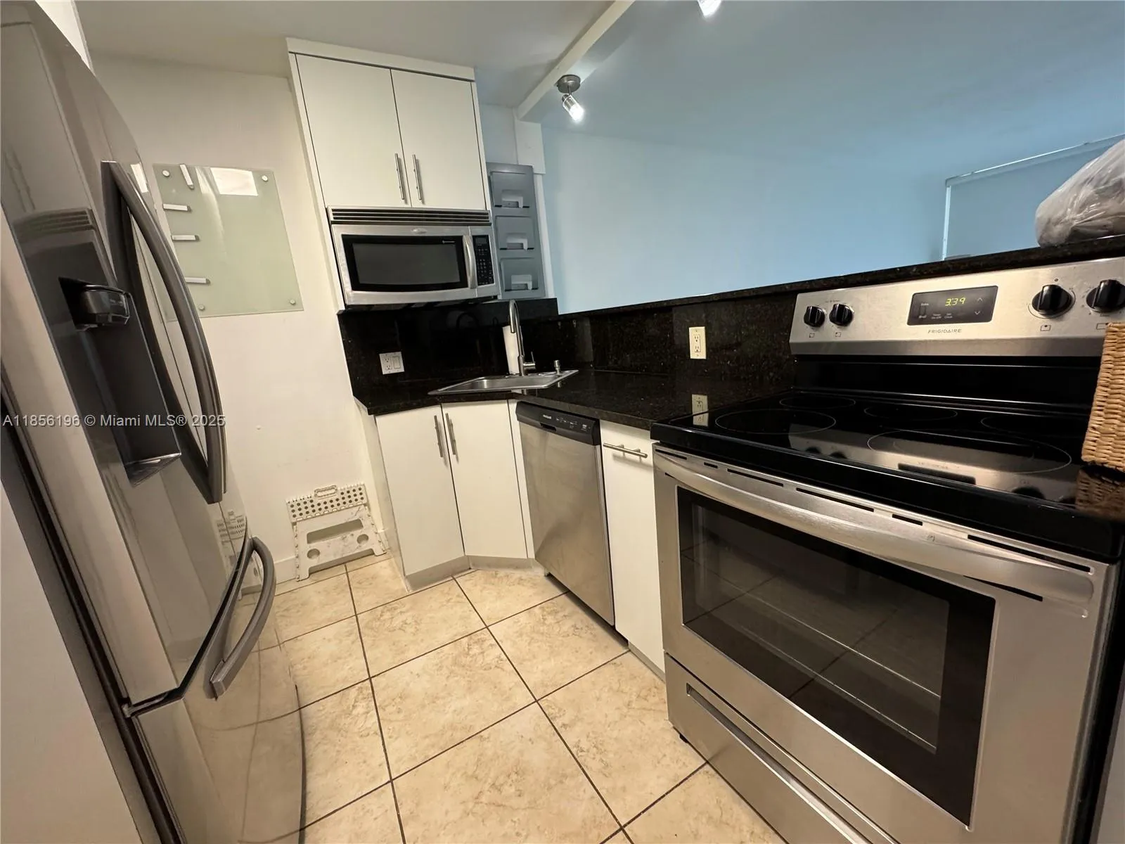 100 Bayview Dr 309, Sunny Isles Beach, Florida 331, Sunny Isles Beach, Florida 33160, 1 Bedroom Bedrooms, ,1 BathroomBathrooms,Residential,For Sale,100 Bayview Dr 309, Sunny Isles Beach, Florida 331,A11856196