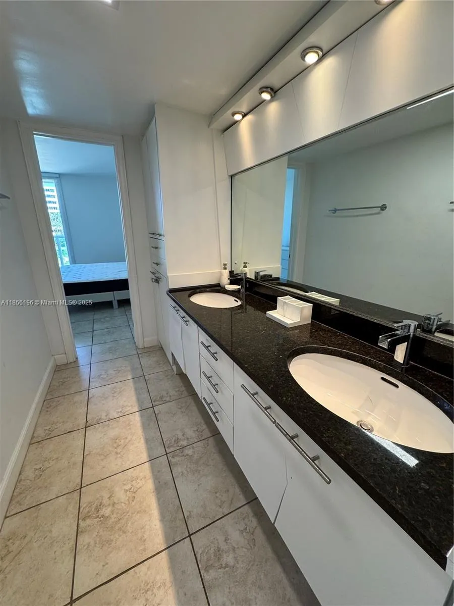 100 Bayview Dr 309, Sunny Isles Beach, Florida 331, Sunny Isles Beach, Florida 33160, 1 Bedroom Bedrooms, ,1 BathroomBathrooms,Residential,For Sale,100 Bayview Dr 309, Sunny Isles Beach, Florida 331,A11856196