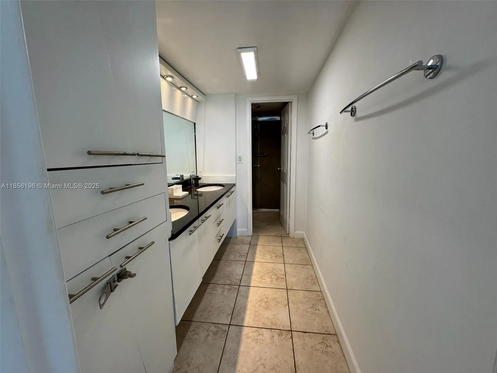 100 Bayview Dr 309, Sunny Isles Beach, Florida 331, Sunny Isles Beach, Florida 33160, 1 Bedroom Bedrooms, ,1 BathroomBathrooms,Residential,For Sale,100 Bayview Dr 309, Sunny Isles Beach, Florida 331,A11856196
